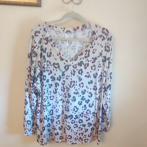 V-Neck Long Sleeve Leopard Print Top in Cream, Pink & Gray